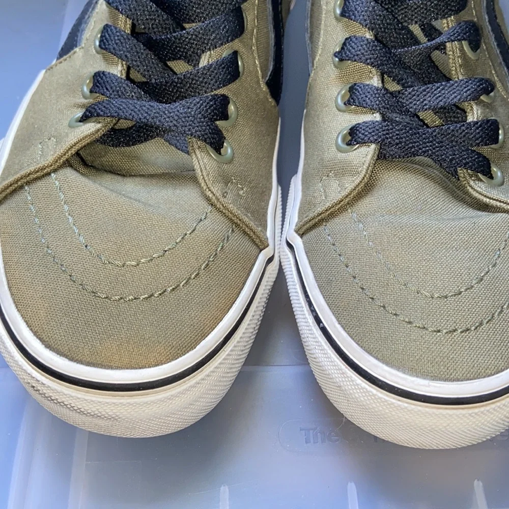 Vans - Picture 2 of 6